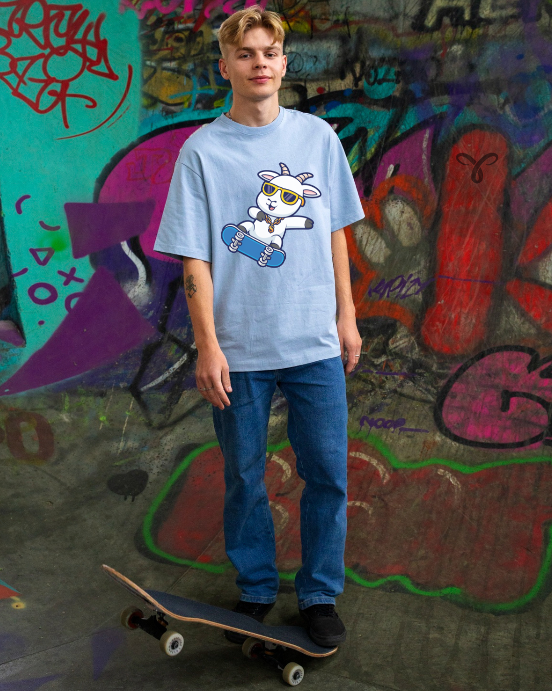 Skate Vibes: Happy Skating Goat Unisex Oversized T-Shirt